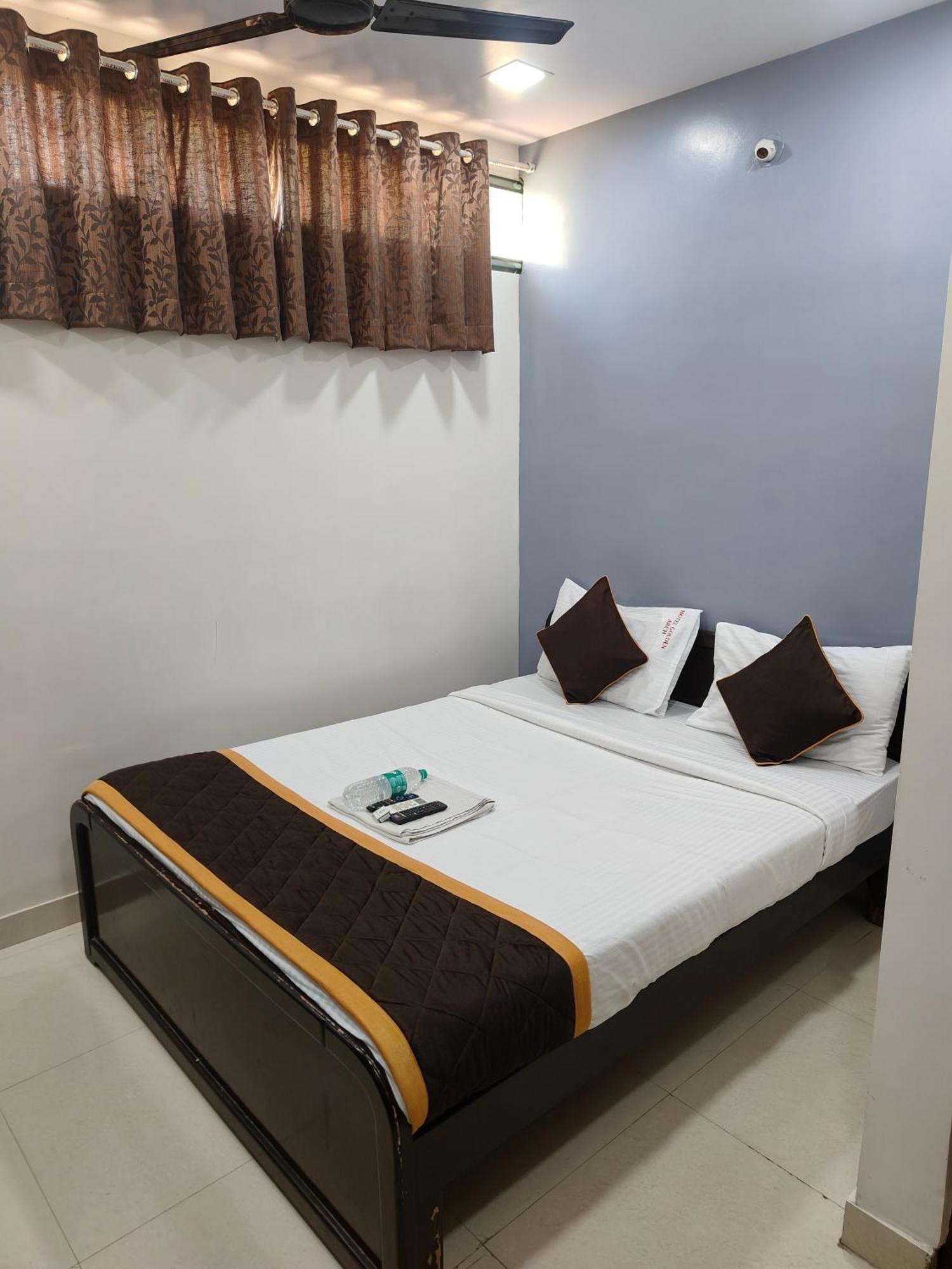 Hotel Golden Arch Bangalore Exteriör bild