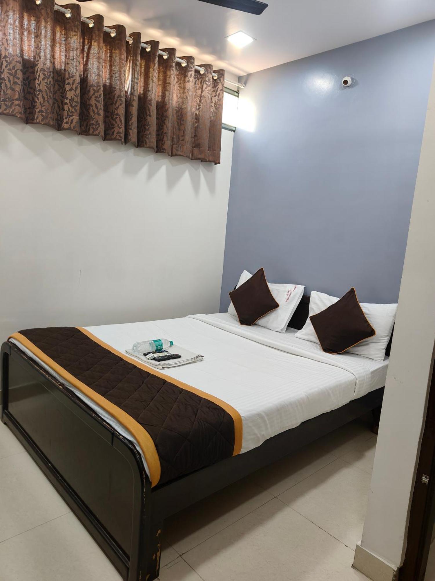Hotel Golden Arch Bangalore Exteriör bild